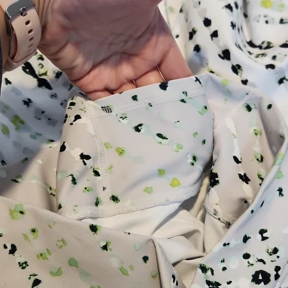 Fabletics High-Waisted Statement PowerHold Legging White Splash Print Medium - Picture 11 of 11